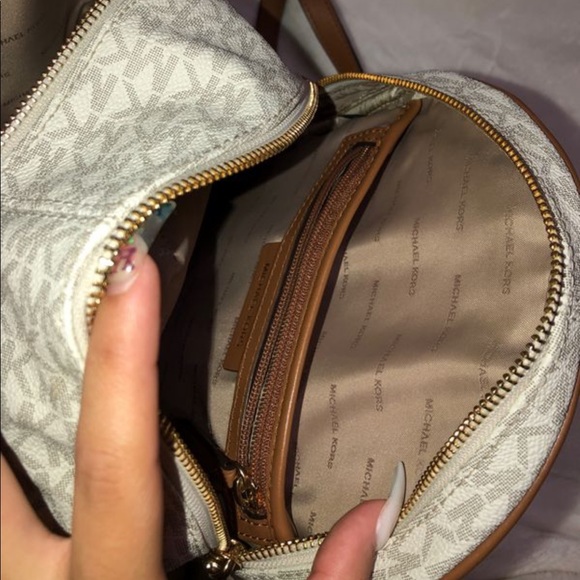 Michael Kors backpack / purse - Picture 6 of 8